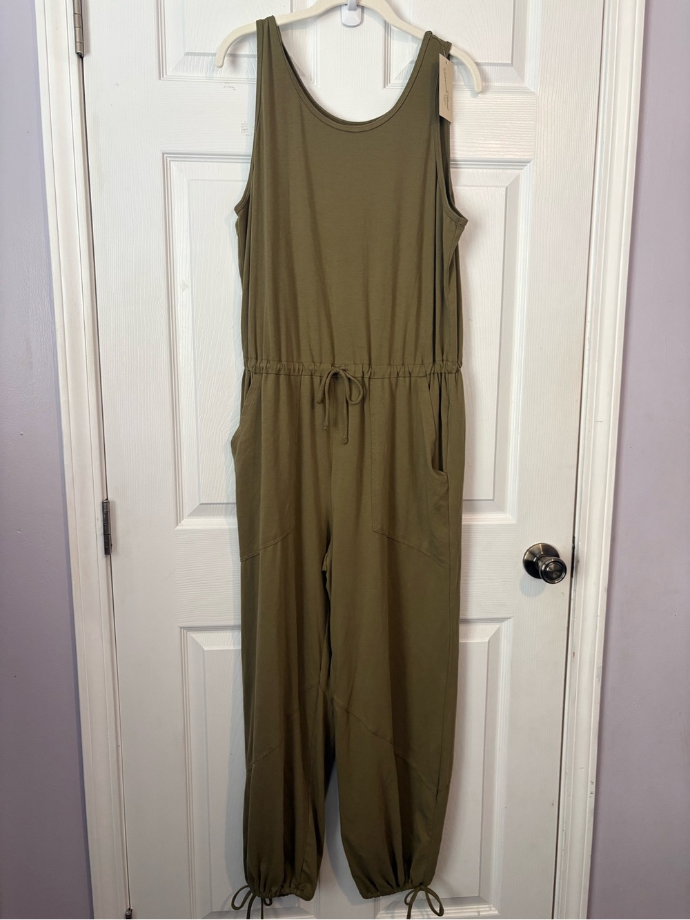 Universal Thread Sleeveless Jumpsuit Women’s Size Large Olive Green NWT